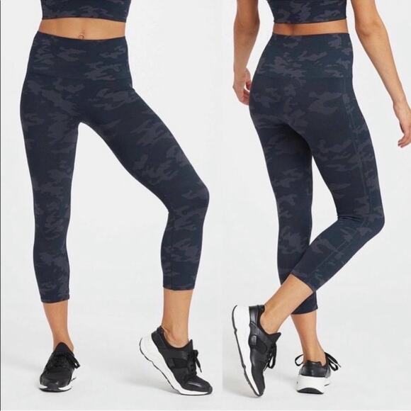 SPANX Pants - Spanx Seamless Black Camo High Rise Cropped Leggings Women’s Size XS